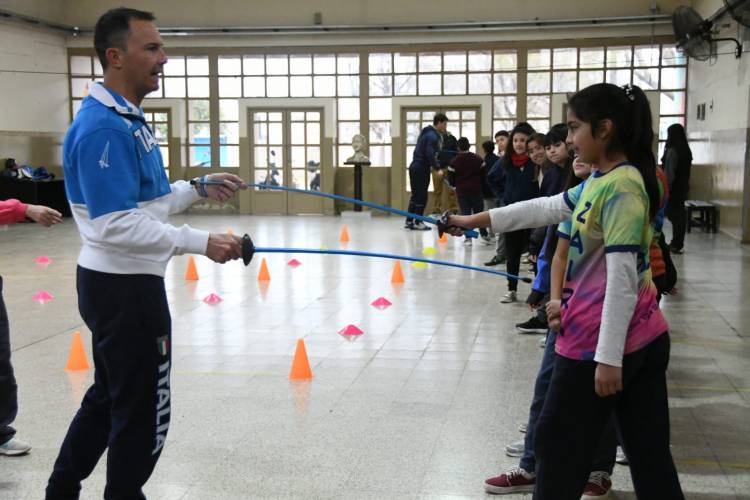 Convenio San Francisco-Pinerolo: más escuelas primarias participan en jornadas deportivas de esgrima