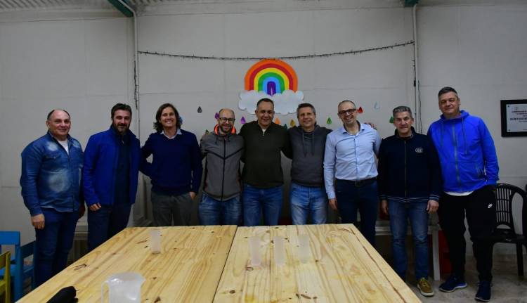 Bernarte y parte de su equipo de gobierno visitaron los barrios Maipú y 20 de Junio