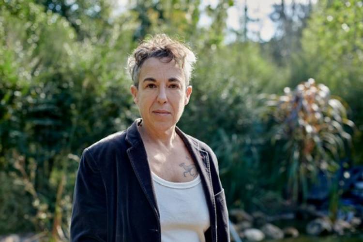 Gabriela Cabezón Cámara está nominada al National Book Award por "Las niñas del naranjel"