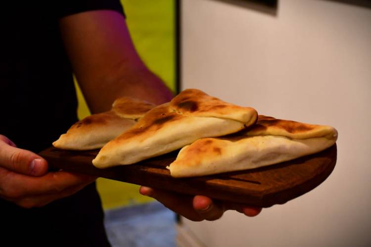 Hoy se repite “La Noche de la pizza y la empanada”