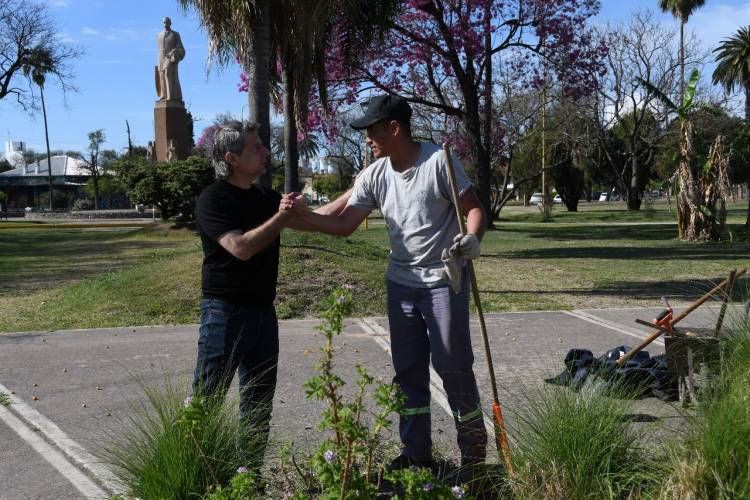 “La Muni en Tu Barrio” estuvo en Bº Roca con una jornada integral de servicios y mantenimiento