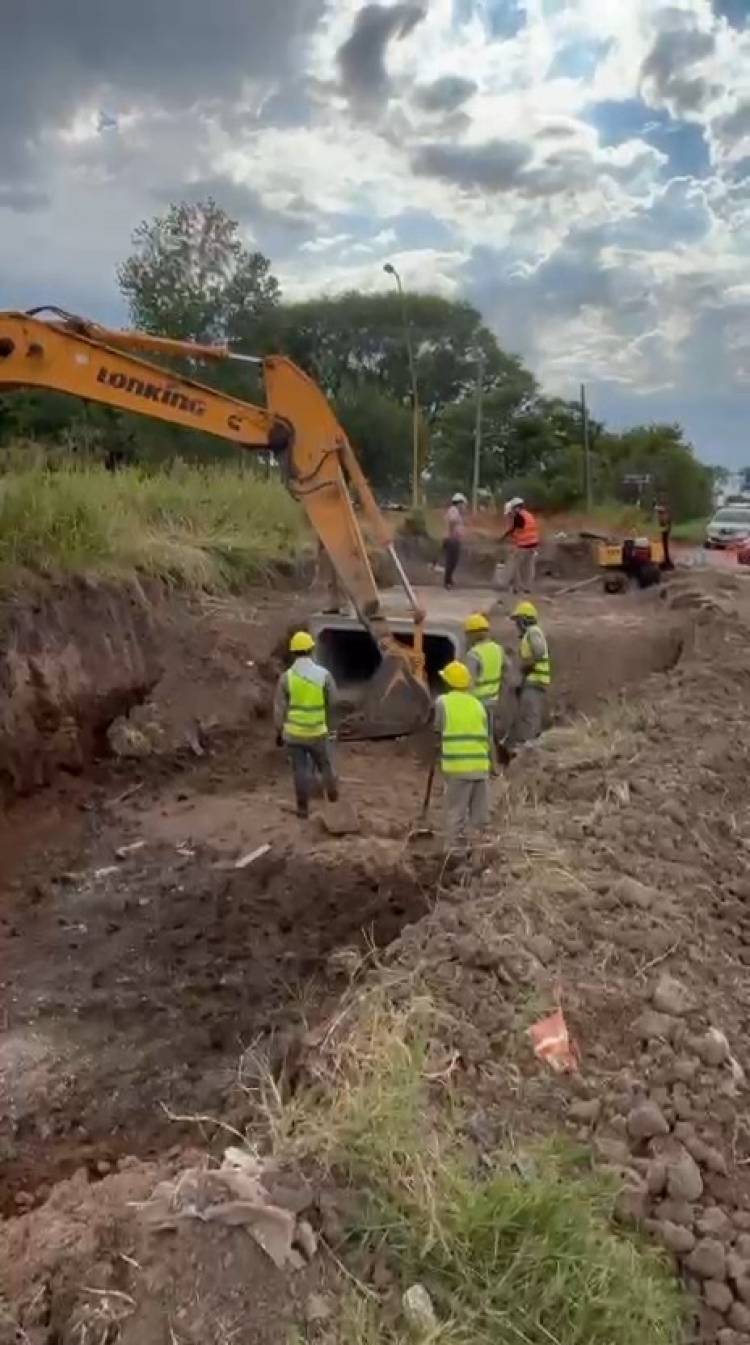 Avanza la obra de entubado del canal de desagüe de Barrio Parque