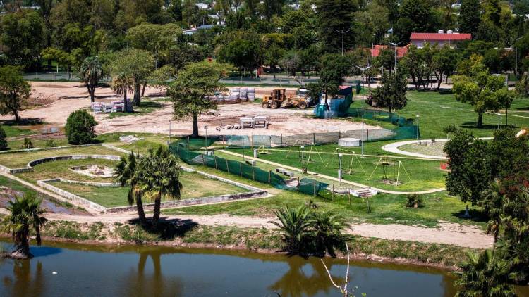 Con obras y nueva infraestructura, avanza la recuperación del emblemático Parque del Cincuentenario de San Francisco