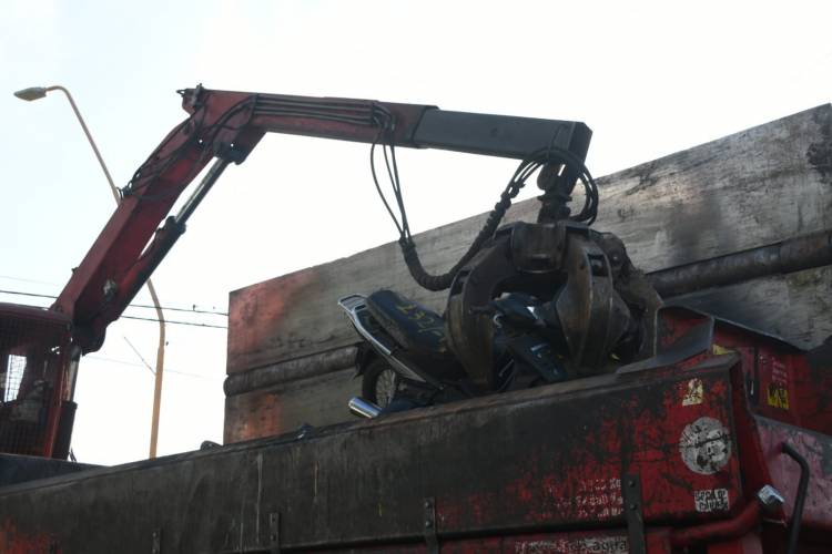 Se compactaron 330 motos y 33 automóviles incautados por la Municipalidad