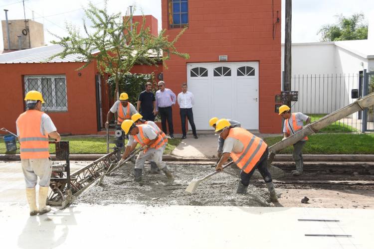 Comenzó la pavimentación del casco histórico de barrio Parque