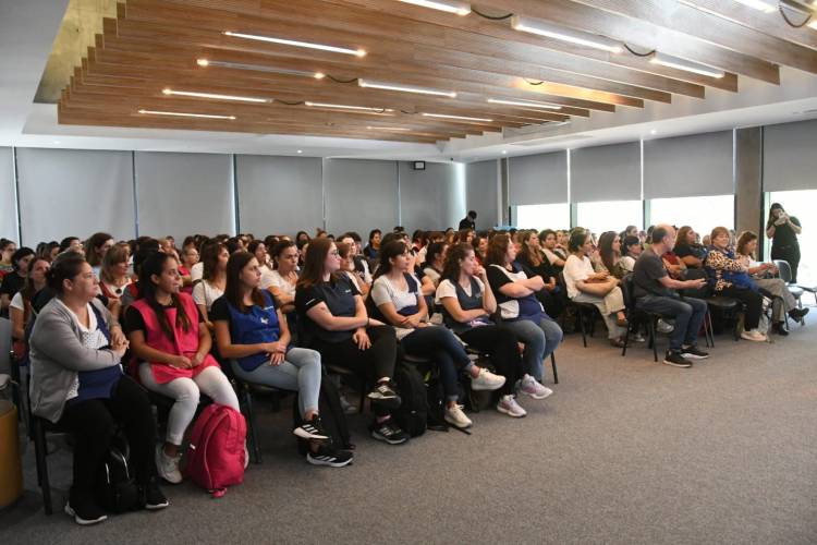 Especialista brindó disertación sobre las señales de alarma en dibujos infantiles