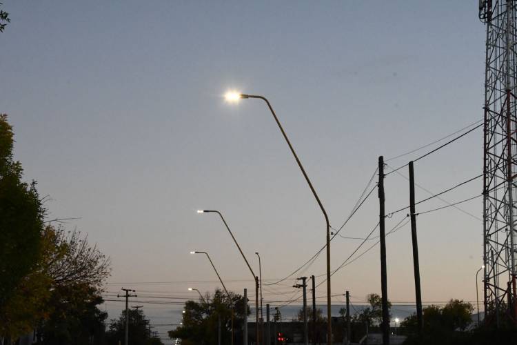 Más y mejor iluminación para los barrios Corradi y Hernández