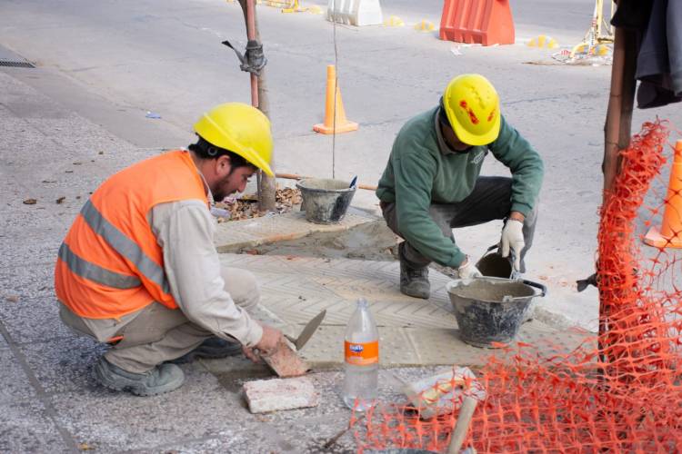 La nueva bicisenda y senda peatonal prioriza la accesibilidad y la seguridad vial