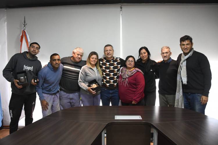 Bernarte distinguió a trabajadores de la cooperativa “San Francisco Recicla” por un gesto de honestidad que emocionó a toda la ciudad