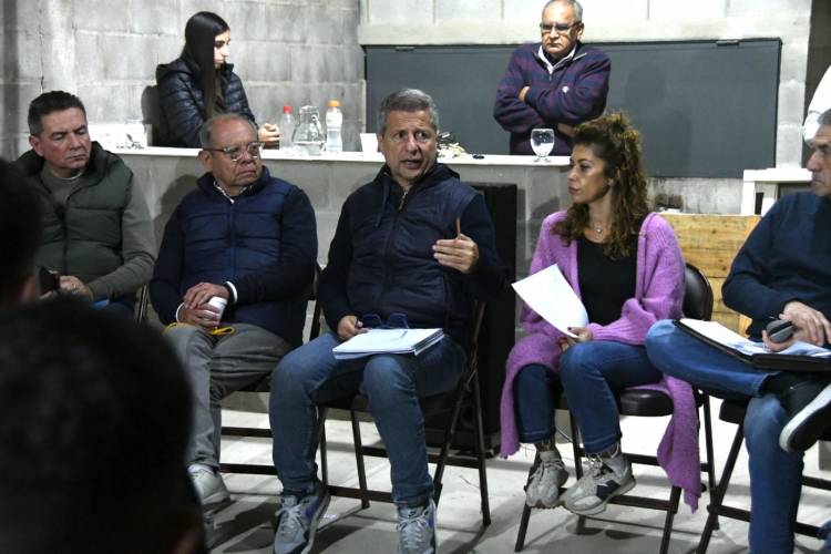 Bernarte se reunió con vecinos de barrio Sarmiento para analizar la realidad del sector