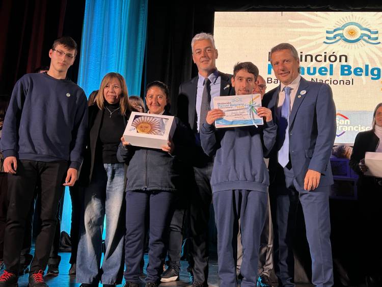 Más de 200 estudiantes de nuestra ciudad recibieron la Distinción “Manuel Belgrano”