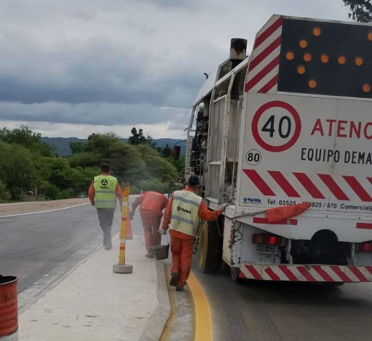 Seguridad vial: Córdoba pone en valor señales de tránsito en 5.600 kilómetros de rutas provinciales