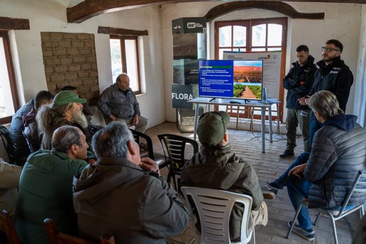 Guardaparques provinciales se capacitan en prevención y combate de incendios forestales